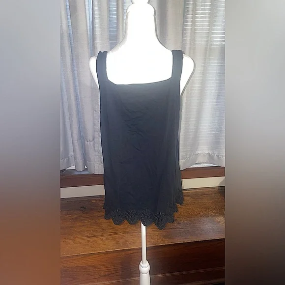 Loft Black Scalloped Tank Top *make offers* - Picture 2 of 8